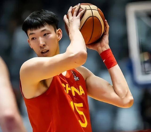 开云体育网址-周琦：中国男篮新核心的争议与期待的简单介绍