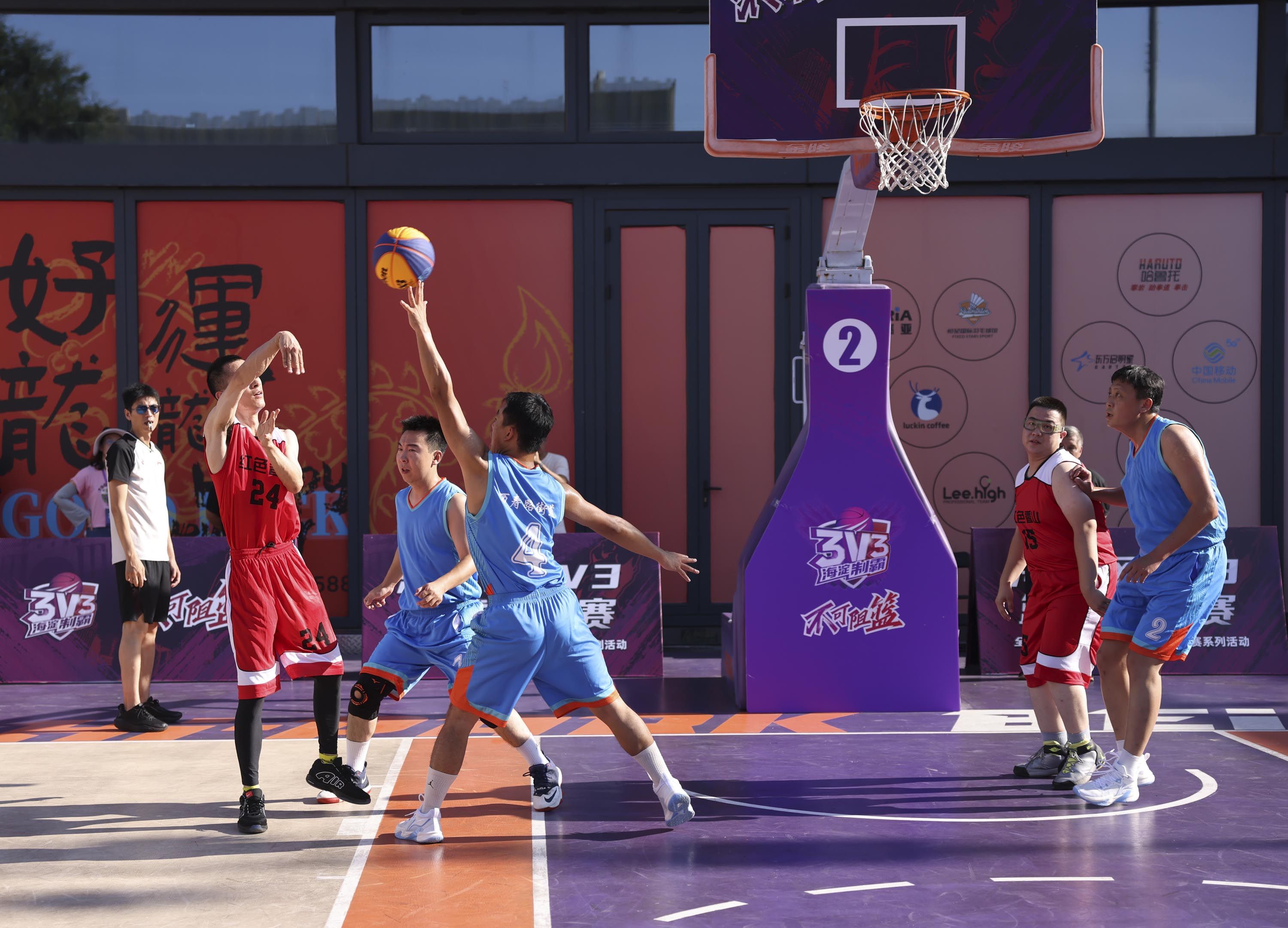 开云体育平台-篮球主题公园兴起：3V3街头球场成打卡地