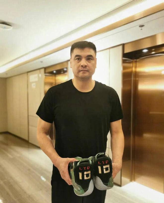 中国篮球名宿访谈：94黄金一代的辉煌的简单介绍