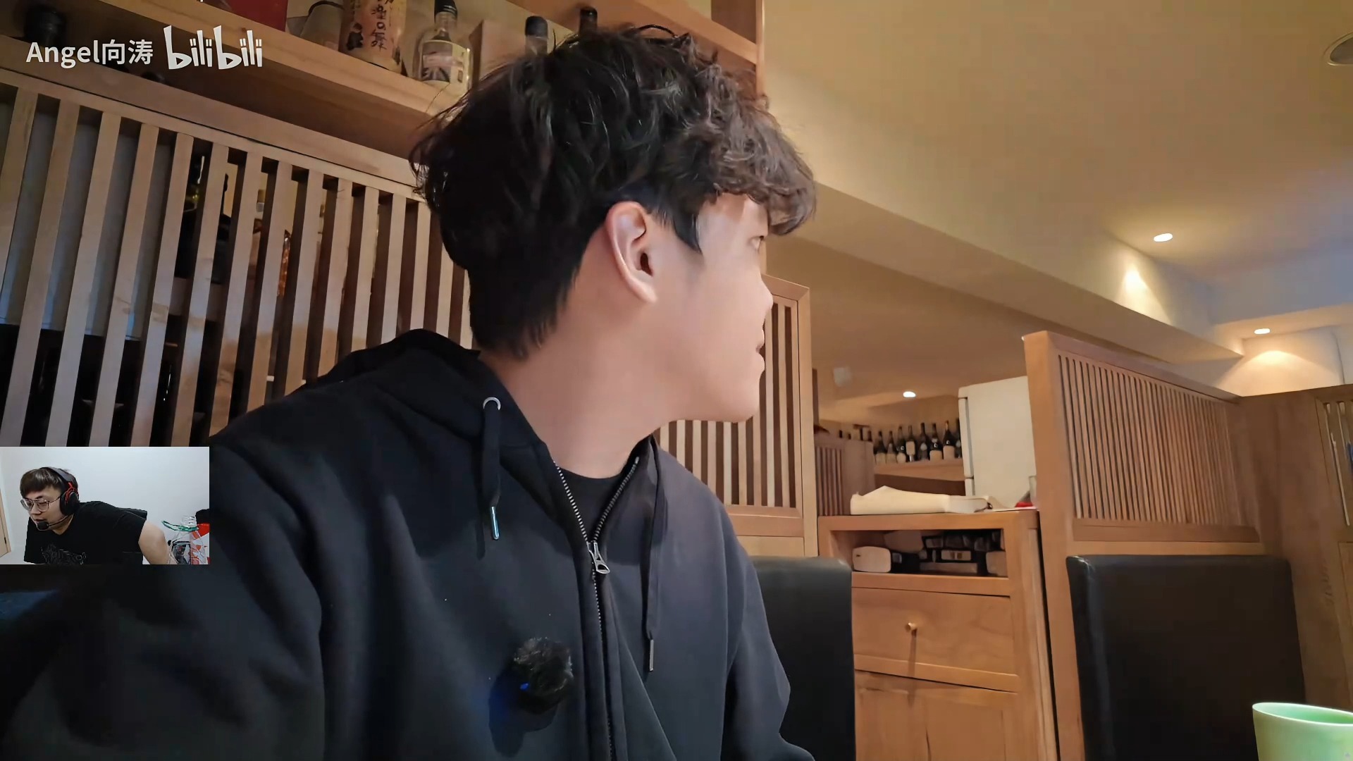 包含电竞主题餐厅探店：边吃边看LPL比赛的词条