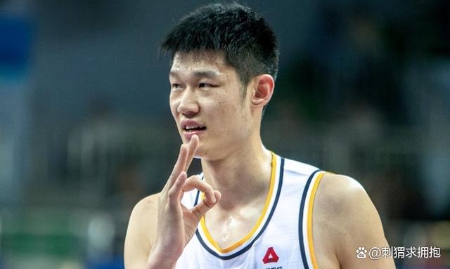 篮板球争夺：周琦+胡金秋能否统治国际赛场？