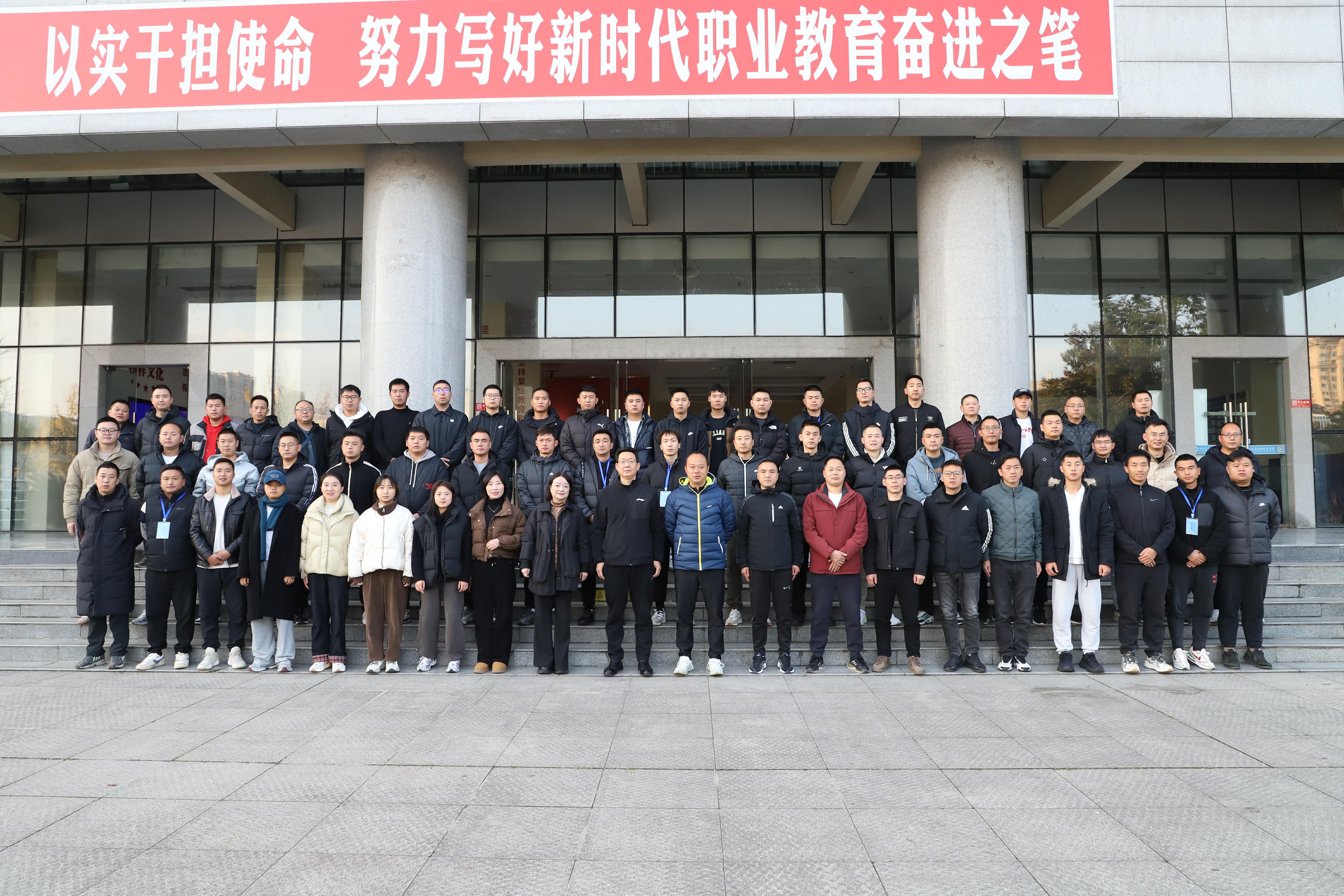 “校园足球教师的培训，提升教学质量至关重要！”的简单介绍
