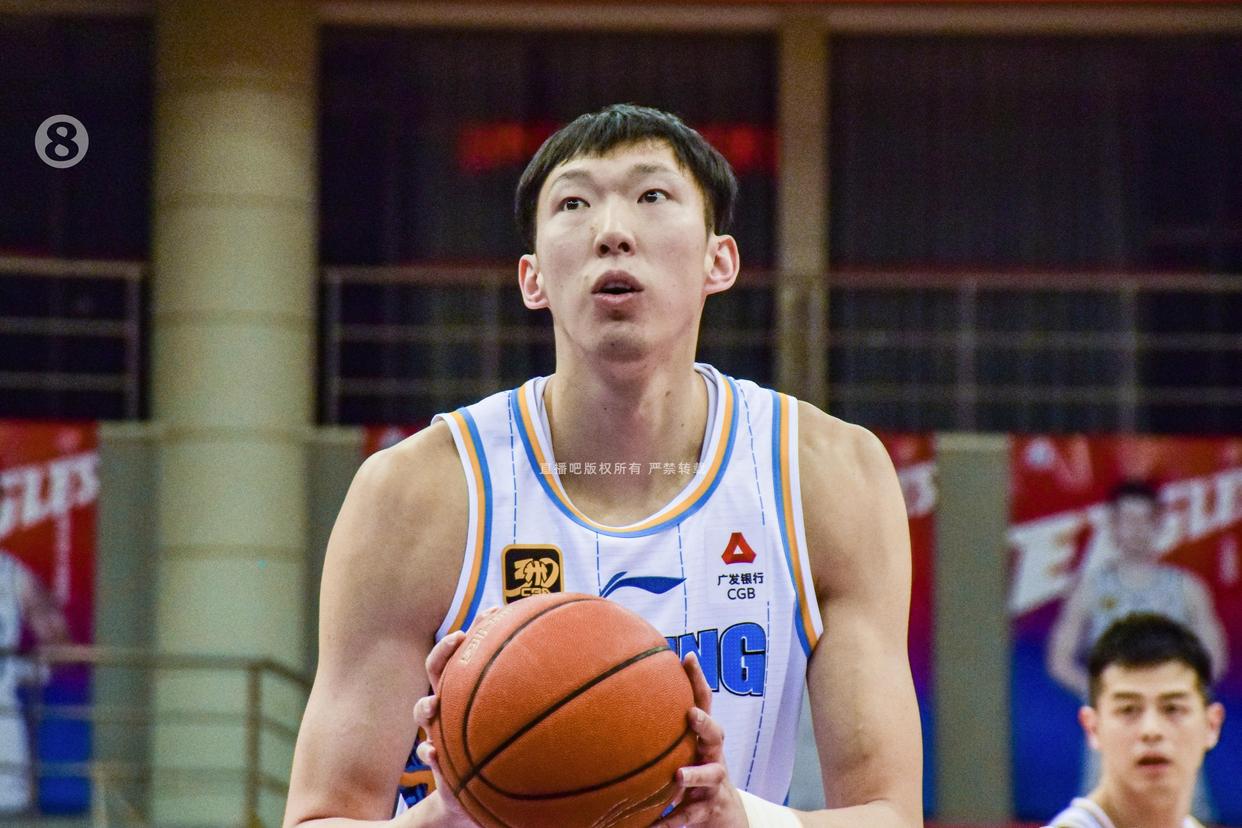中国男篮奥运资格赛大胜，周琦统治内线