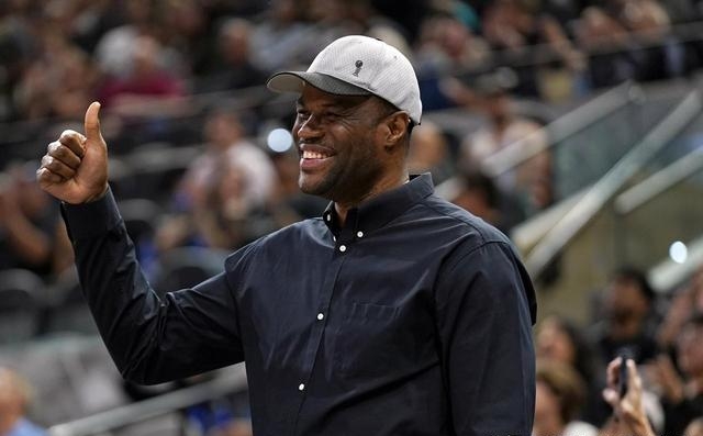 为什么左撇子球员难防？