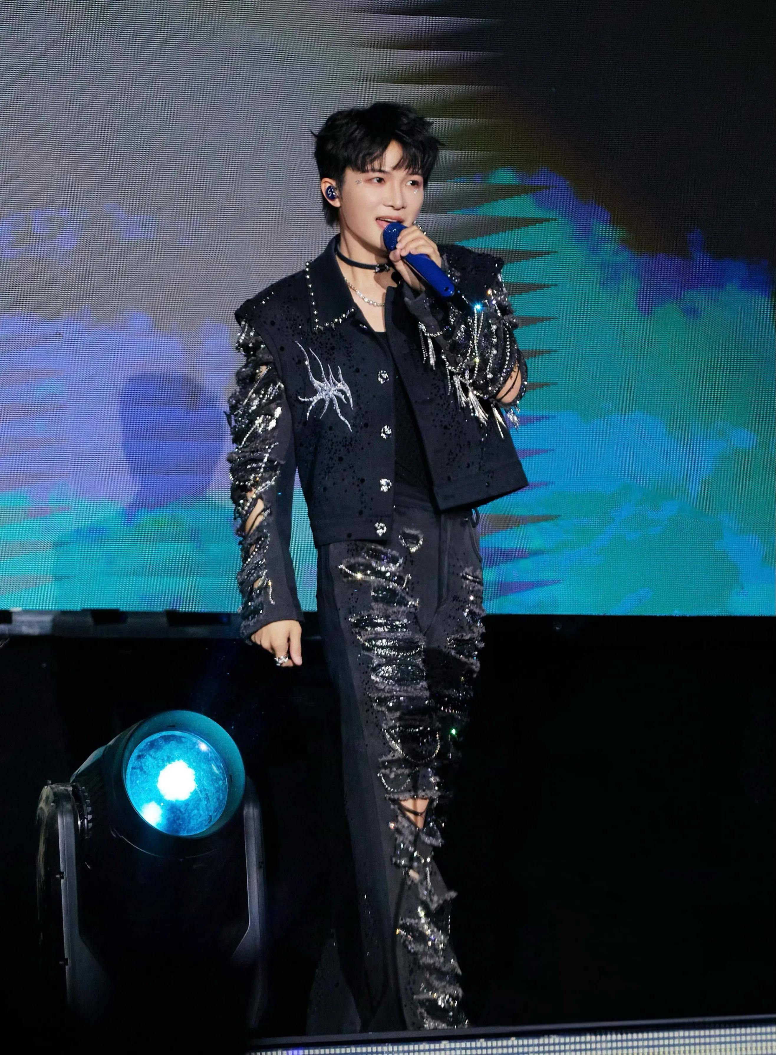 包含电竞俱乐部跨界合作，与潮牌、音乐节联动的词条