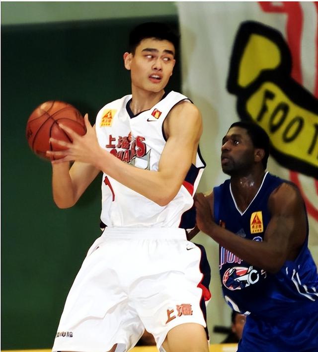 CBA老照片:姚明21岁青涩模样,初显巨星相的简单介绍 CBA老照片:姚明21岁青涩模样,初显巨星相的简单介绍