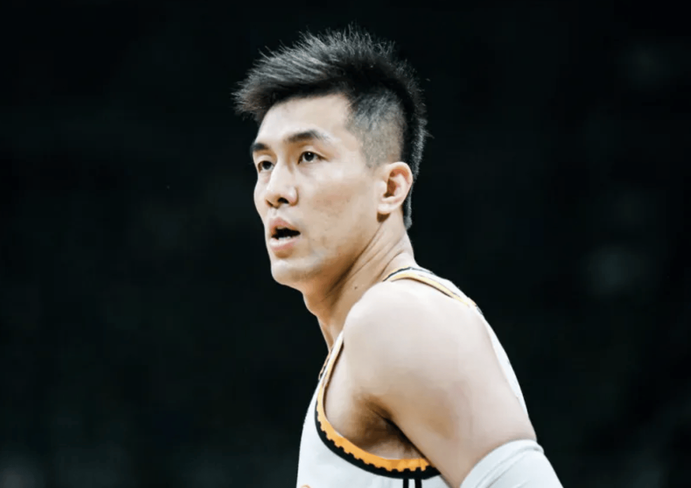 篮球与时尚：郭艾伦成潮牌代言人，穿搭引模仿的简单介绍