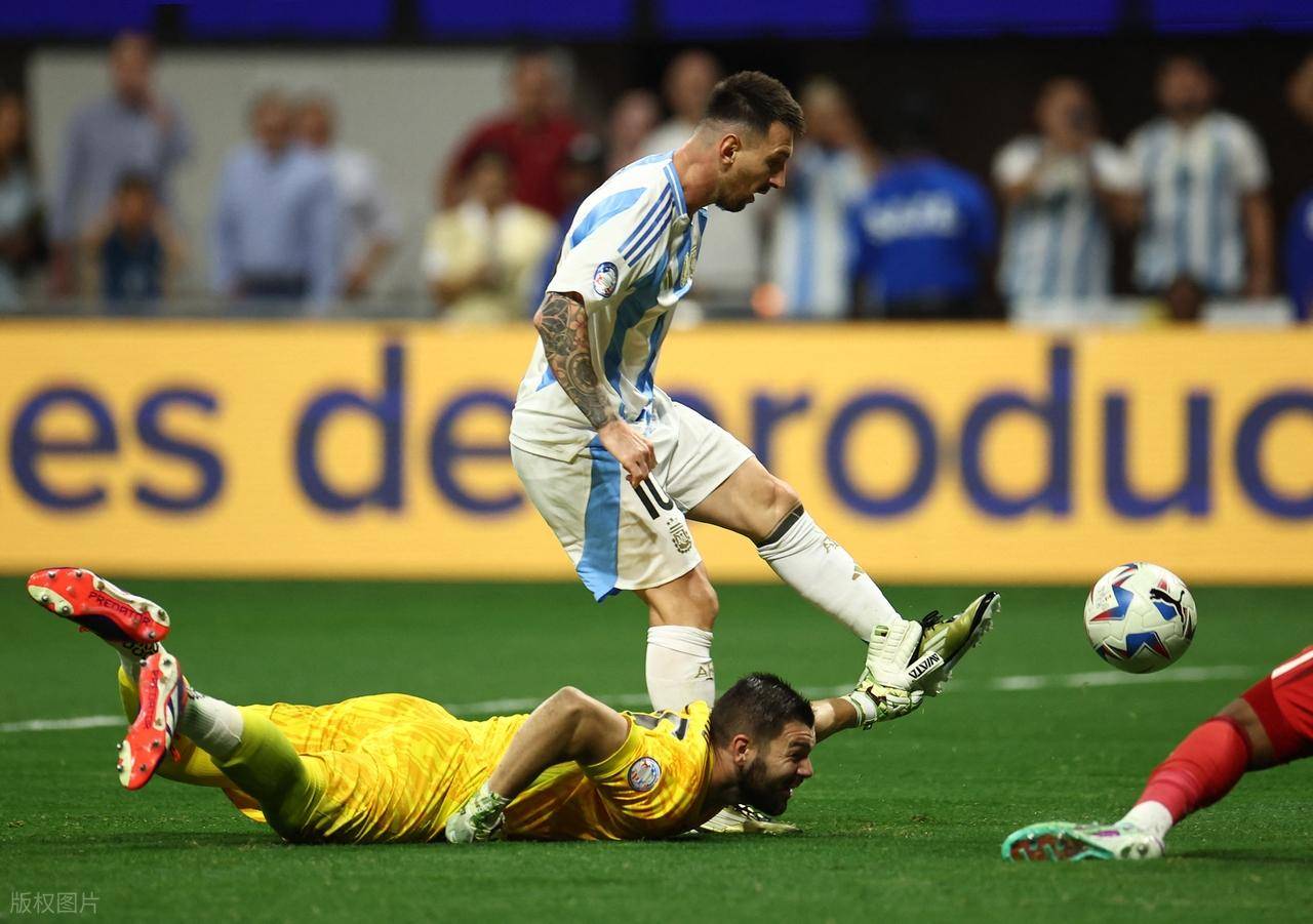 开云体育官网-足球运动员日常训练揭秘：你想不到的强度！的简单介绍