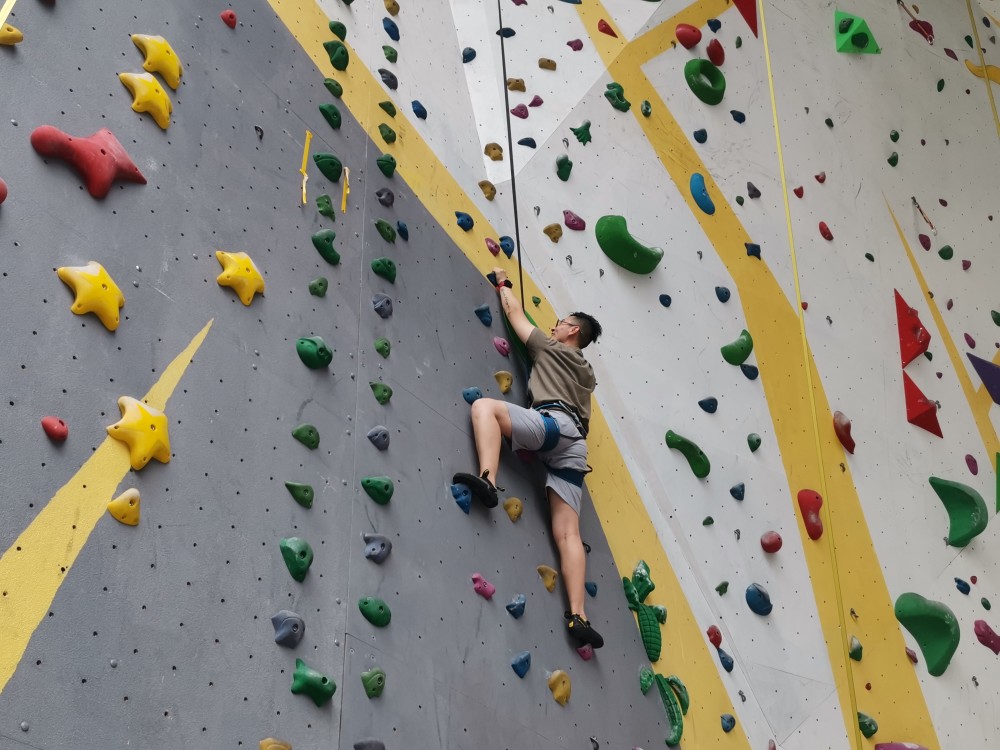 中小学体育课创新：攀岩、滑板进入课程表的简单介绍